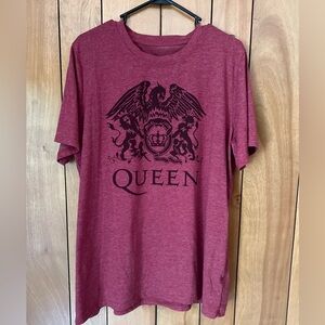 Queen Red Short Sleeve Tee with Graphic Design